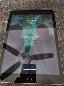 lot 344 image: Apple iPad with Case - Powers on - I Cant Unlock