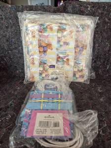 lot 363 image: Hallmark Teddy Bear Gift Wrap Paper Bundle