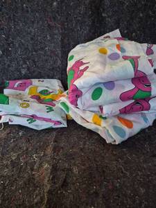 lot 369 image: Barney Twin Bed Sheet Set - 2 Sheets, One Fitted Sheet and One Valance