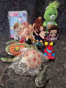 lot 371 image: Mixed Toy Lot - Care Bear, Dolls and Play Items