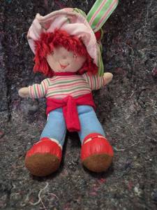 lot 372 image: 2004 Strawberry Shortcake Plush Doll