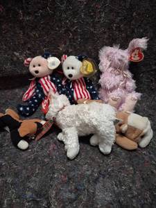 lot 378 image: TY Beanie Babies Collection - Patriotic Bears and Holiday Set