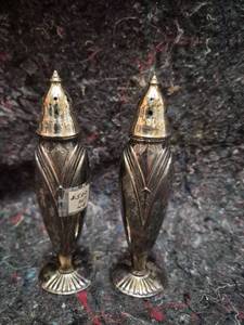 lot 382 image: La France Reg Art Deco Silver Plated Salt and Pepper Shakers