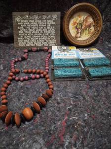lot 383 image: Crafting Bundle - Mouse Artwork, Bar Sign & Jewelry Making Supplies