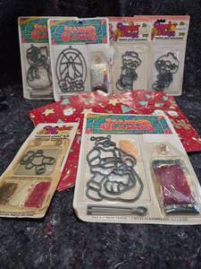 lot 389 image: 1980s Stained Glass Classics & Makit Bakit Craft Kits Lot