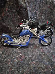 lot 390 image: Diecast Motorcycle Models - Blue Pirate and Black Sport Bike Set
