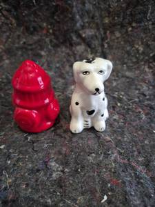 lot 392 image: Fire Hydrant and Dalmatian Salt and Pepper Shakers