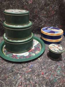 lot 401 image: Holiday Decorative Storage Tin Set