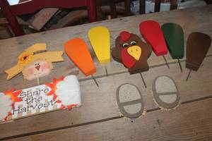 lot 3596 image: Wooden Fall Dcor