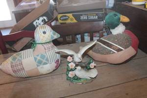 lot 3598 image: Vtg. Bird Figurine and More