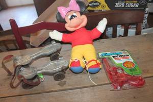 lot 3610 image: NIP Vtg. Water Gun, Minnie Mouse Doll & More