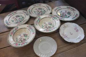 lot 3611 image: Vtg. Made in England Dishes & More