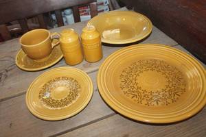 lot 3614 image: Vtg. Casualstone Place Setting and More