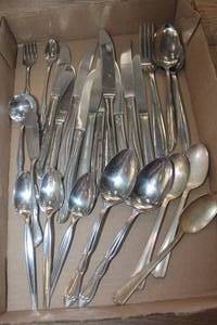 lot 3623 image: Vtg. Grapefruit Spoons and More