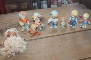 lot 3632 image: Vintage Figurines