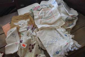 lot 3636 image: Vintage Tablecloth & More Linens