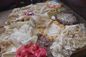 lot 3637 image: Vintage Doilies and More