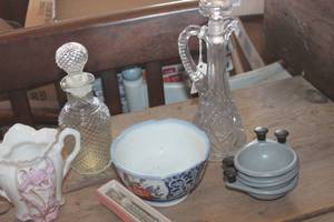 lot 3640 image: Vtg. Made in Japan S&P Shakers & More