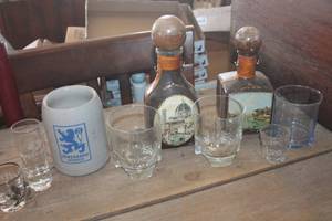 lot 3644 image: Vtg. Lowenbrau Crock Mug & More