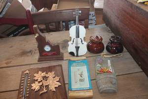 lot 3645 image: Vtg. Thermometers and More