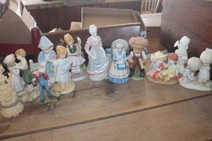 lot 3649 image: Vintage Figurines