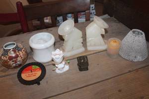 lot 3653 image: Vtg. Marble Bookends need repaired & More