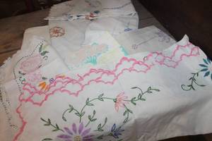lot 3661 image: Vintage Linens