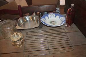 lot 3662 image: Vtg. Serving Bowls, Sugar Bowl & More
