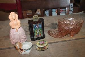 lot 3668 image: Vtg. Pink Glass Candy Dish & More