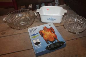 lot 3673 image: Vtg. Corning Ware Casserole Dish & More