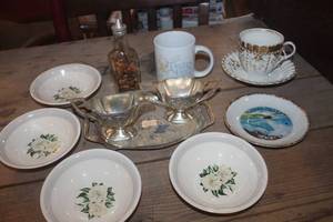 lot 3675 image: Vtg. Creamer, Sugar Bowl Set & More