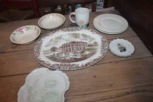 lot 3677 image: Vtg. Heritage Hall Platter & More
