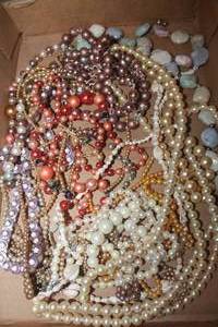 lot 3680 image: Vintage Necklaces