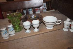 lot 3682 image: Vtg. S&P Shakers and More