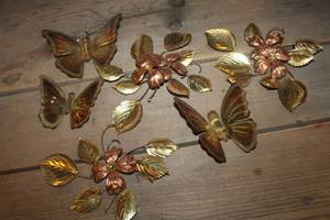 lot 3686 image: Vtg. Metal Wall Dcor