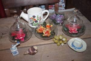 lot 3700 image: Vintage Home Dcor and More