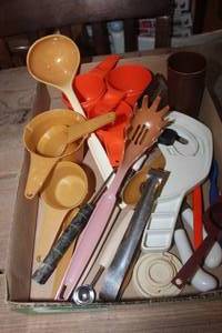 lot 3701 image: Vtg. Tupperware Measuring Cups & More