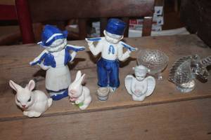 lot 3707 image: Vtg. Glass Paperweight and More
