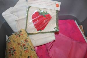 lot 3724 image: Rubbermaid with Misc. Fabric