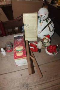 lot 3732 image: Christmas Dcor and More