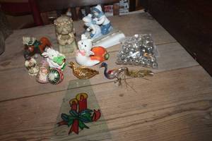 lot 3735 image: Christmas Dcor and More
