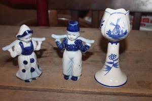 lot 3760 image: Vtg. Blue Delft Candle Holder and More