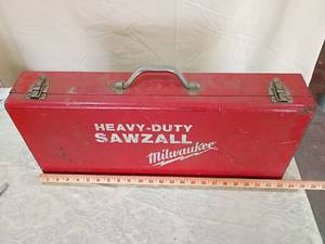lot 3 image: Milwaukee Heavy-Duty Sawzall Blade Storage Case empty