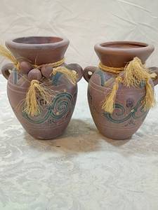 lot 22 image: Southwestern Clay Pottery Set with Turquoise Design