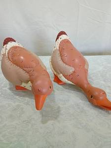 lot 35 image: Decorative Ceramic Duck Pair