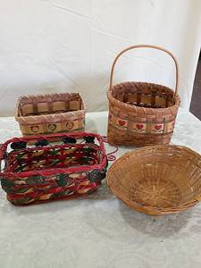 lot 37 image: Decorative Woven Reed Basket Set