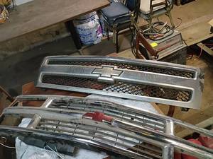 lot 44 image: 2000-2006 Chevrolet Tahoe Front Chrome Grille 2 chevy grills