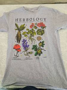 lot 52 image: Harry Potter Herbology T-Shirt size small new