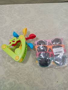 lot 62 image: Kids Beach Bundle - Water Wheel Toy and Sunglasses Set
