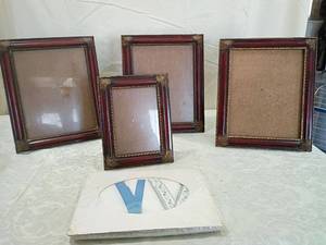 lot 71 image: Decorative Mahogany Picture Frames Set one frame missing glass